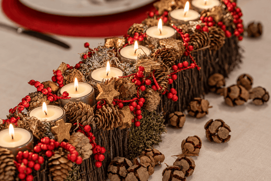 Kersttafeldecoratie met 8 glazen kaarsenhouders (50cm) - bloemschikmaterialen.com