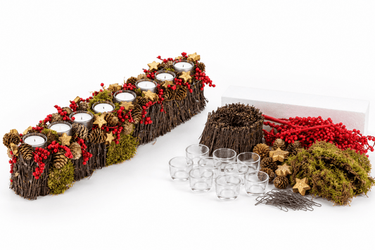 Kersttafeldecoratie met 8 glazen kaarsenhouders (50cm) - bloemschikmaterialen.com