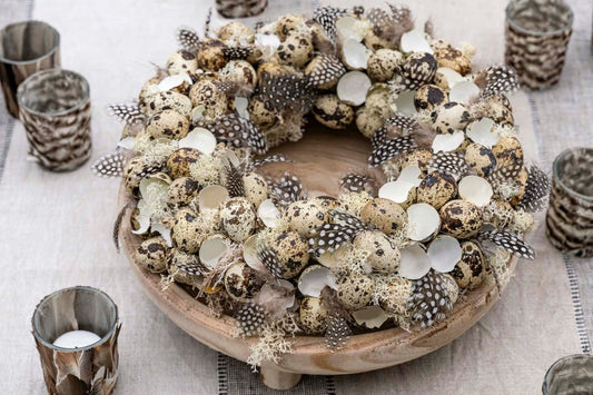 Kwarteleikrans met Houten Schaal (30cm Ø) - bloemschikmaterialen.com