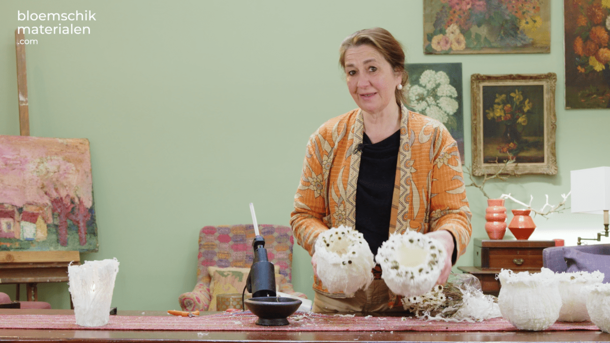 Kwartet Cocons van Moerbeischors (± 15 cm Ø) - bloemschikmaterialen.com