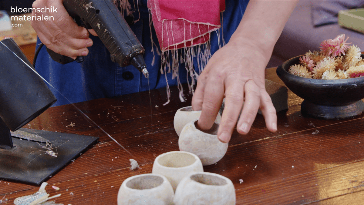 20 bel cups feestelijk verwerkt - bloemschikmaterialen.com