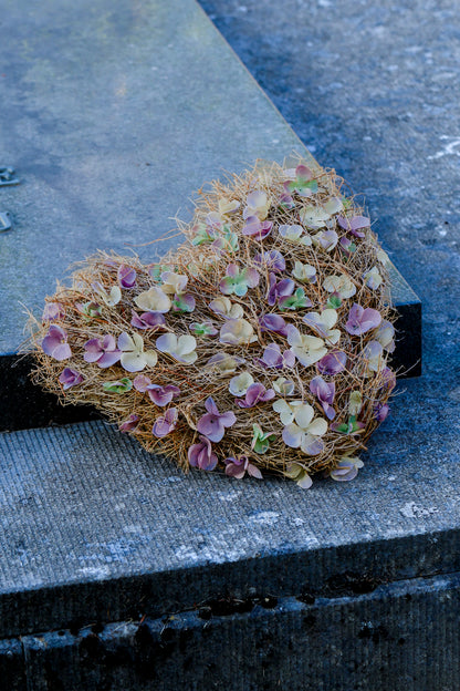 Hart Grafstukje met Hortensia (Naturel) (30 cm)