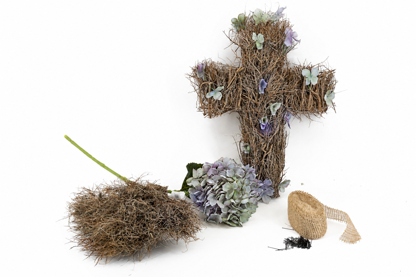 Kruis Grafstukje met Hortensia (naturel) (±30cm)
