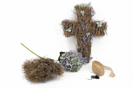 Kruis Grafstukje met Hortensia (naturel) (±30cm)
