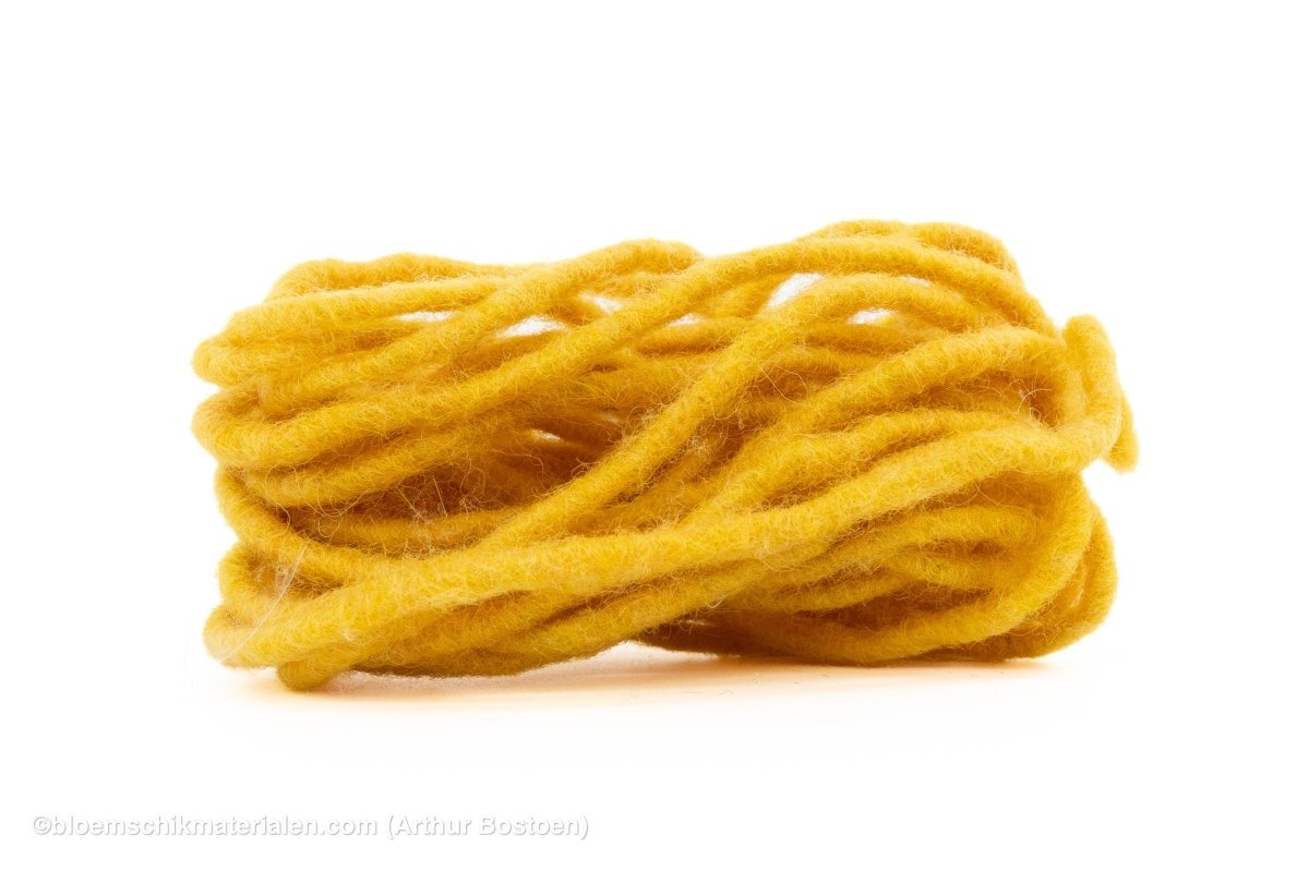 DUNNE WOLDRAAD GEEL (DOCHTFADEN) +/ - 55M - bloemschikmaterialen.com