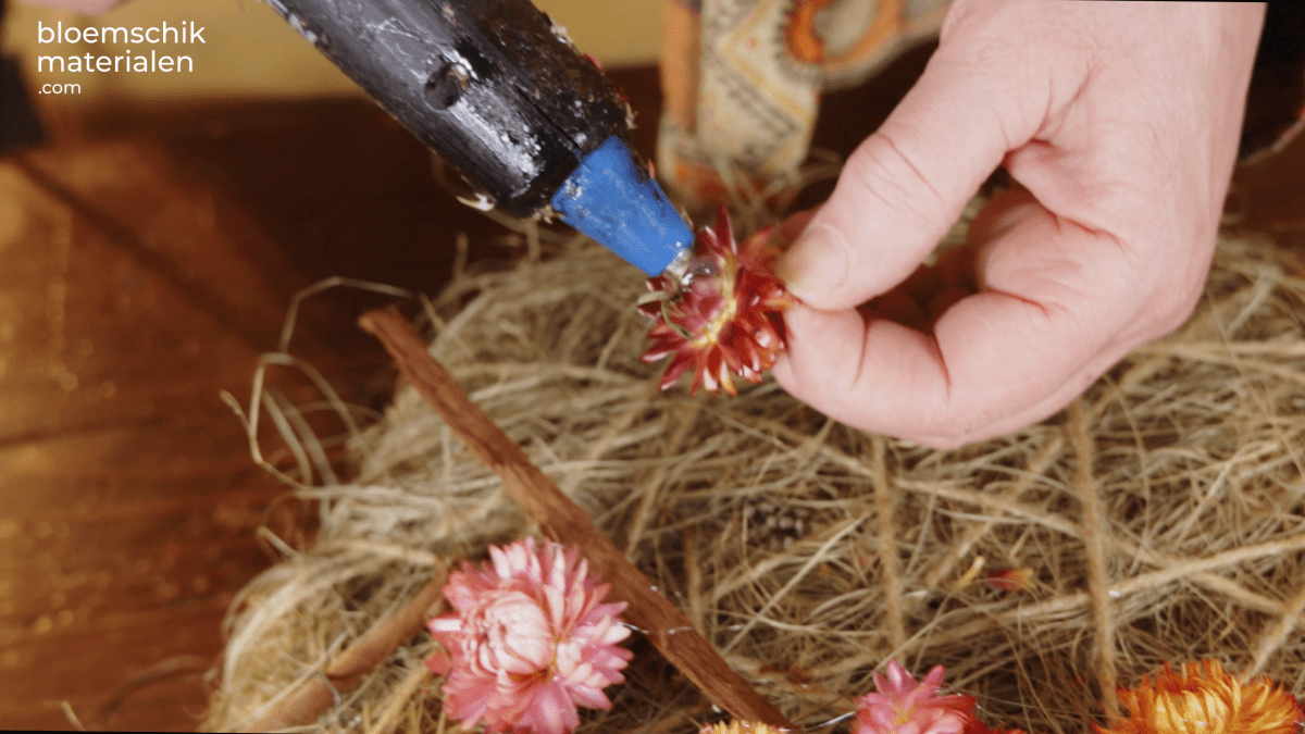 Ei met Strobloemen op Statief (60cm) - bloemschikmaterialen.com