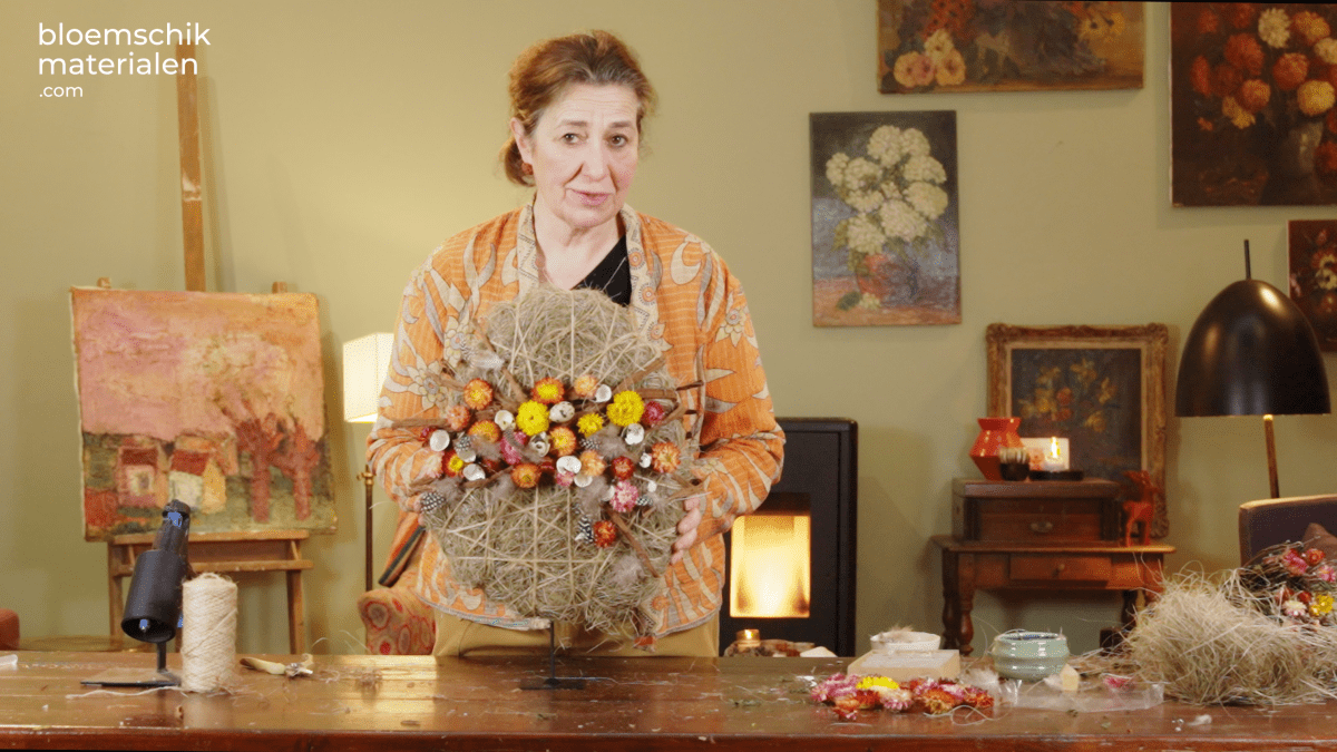 Ei met Strobloemen op Statief (60cm) - bloemschikmaterialen.com