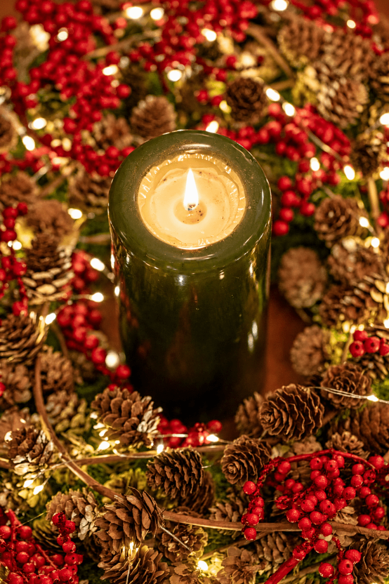 Groene Kerstkrans met Larix & Lichtjes (⌀ 35cm) - bloemschikmaterialen.com