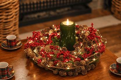 Groene Kerstkrans met Larix & Lichtjes (⌀ 35cm) - bloemschikmaterialen.com