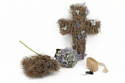 Kruis Grafstukje met Hortensia (naturel) (±30cm) - bloemschikmaterialen.com