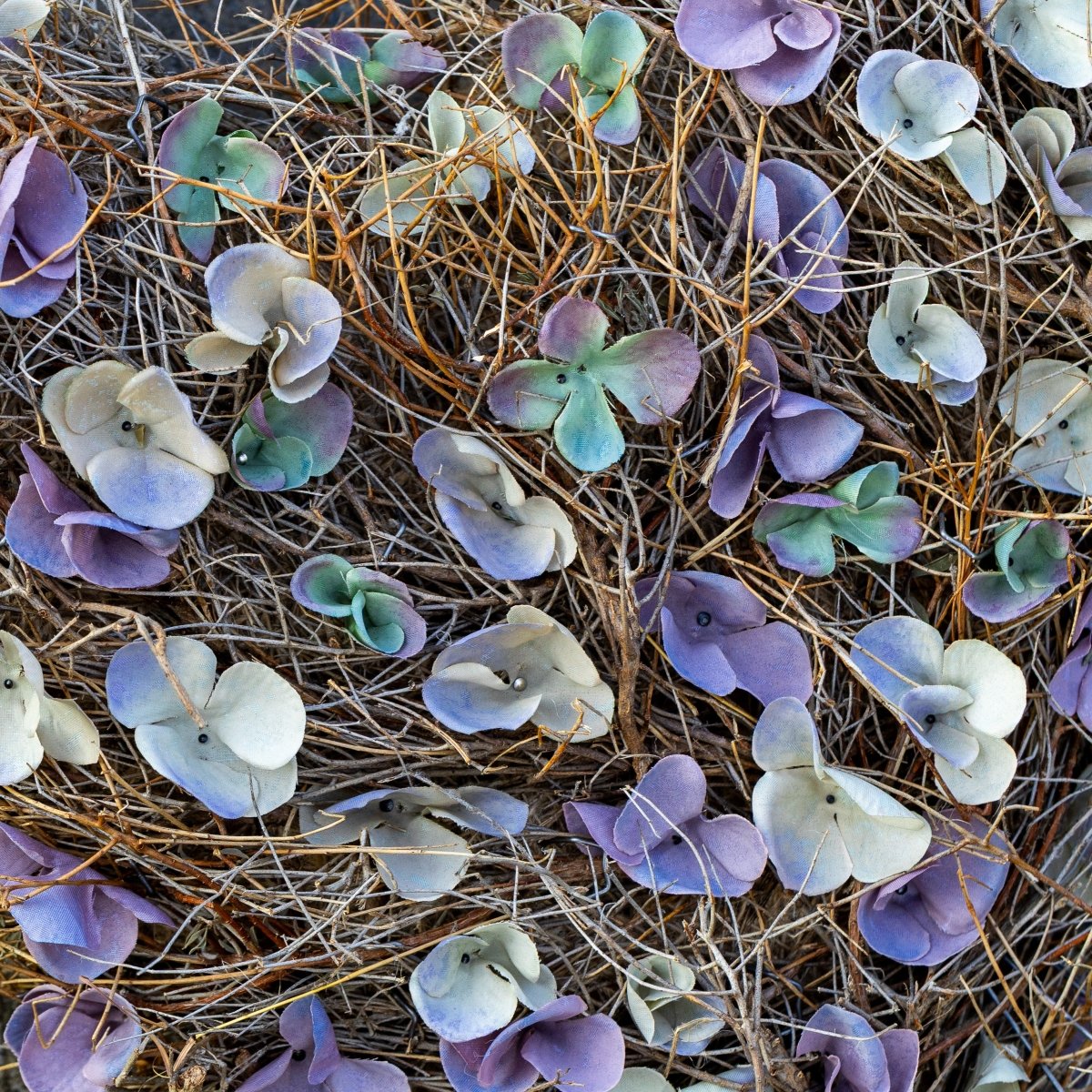 Kruis Grafstukje met Hortensia (naturel) (±30cm) - bloemschikmaterialen.com