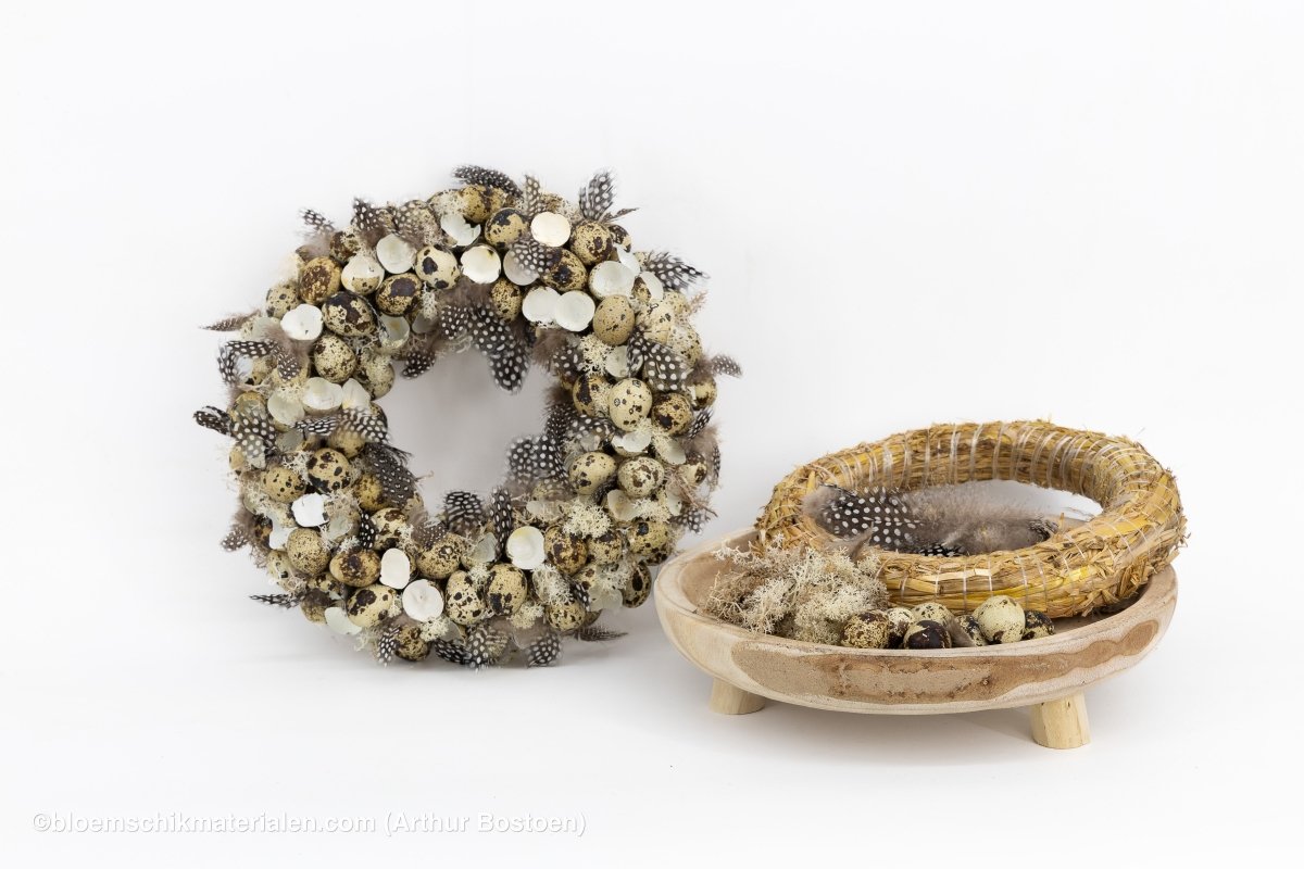 Kwarteleikrans met Houten Schaal (30cm Ø) - bloemschikmaterialen.com