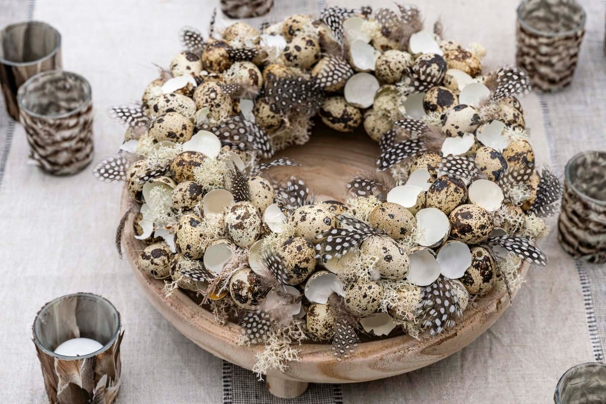 Kwarteleikrans met Houten Schaal (30cm Ø) - bloemschikmaterialen.com