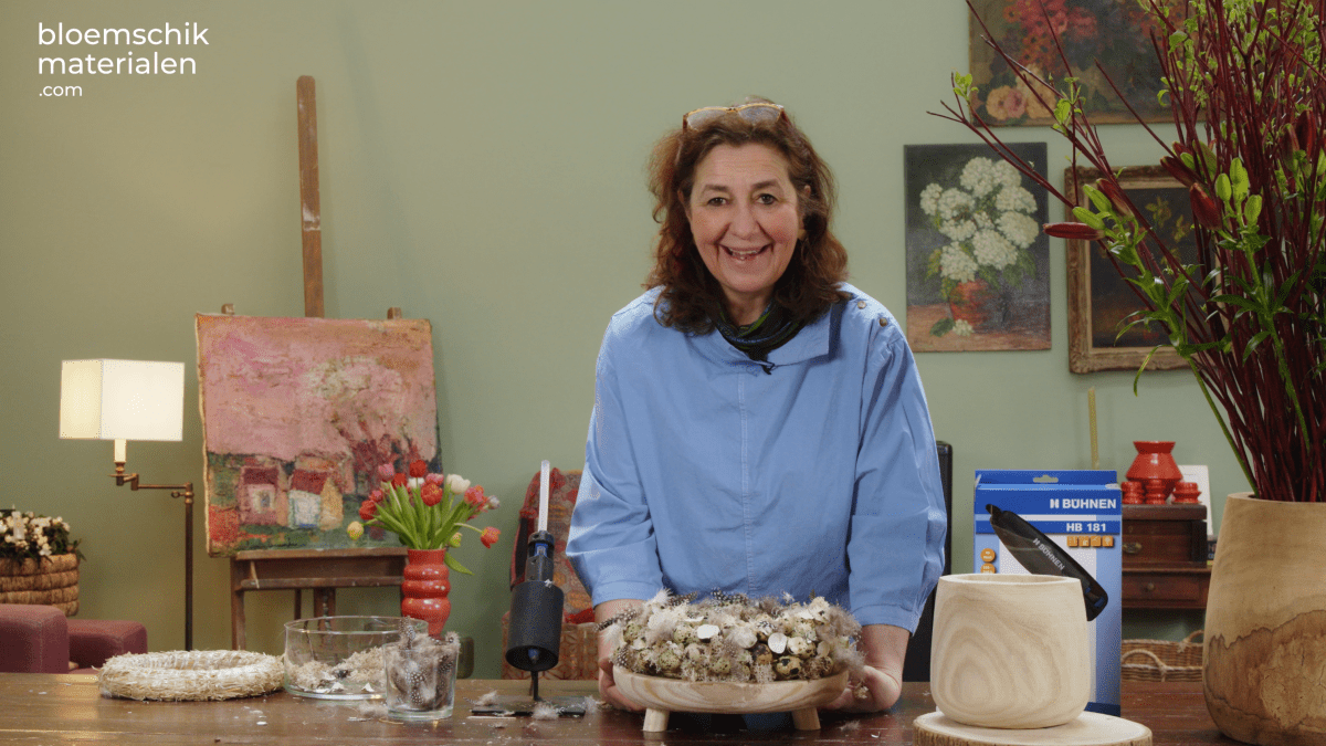 Kwarteleikrans met Houten Schaal (30cm Ø) - bloemschikmaterialen.com