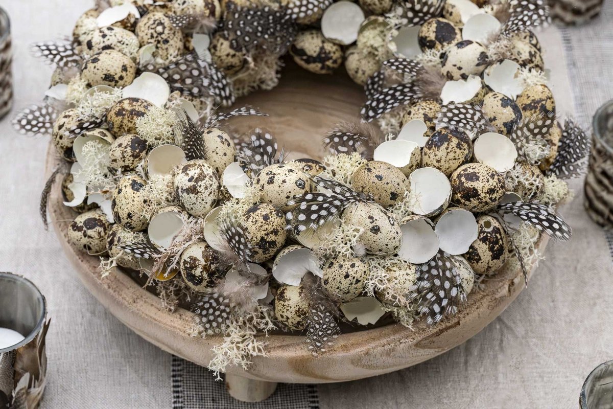 Kwarteleikrans met Houten Schaal (30cm Ø) - bloemschikmaterialen.com