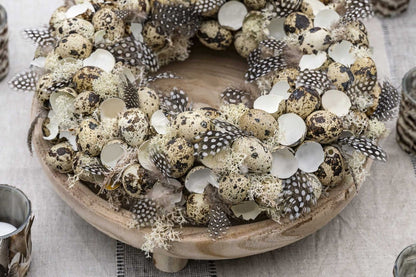 Kwarteleikrans met Houten Schaal (30cm Ø) - bloemschikmaterialen.com