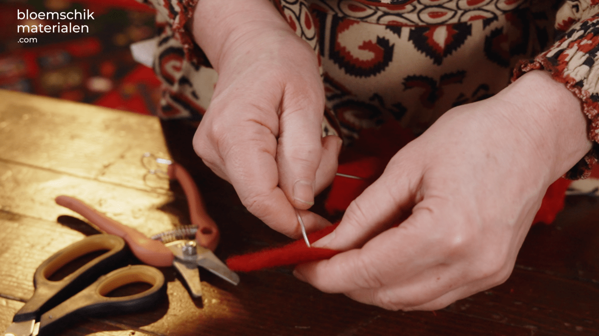 Kwartet van Rozen in vilt - bloemschikmaterialen.com