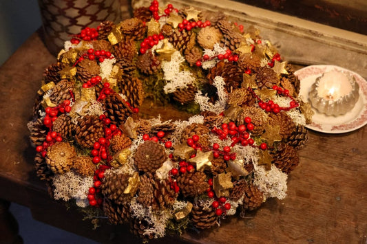 Rode dennenkrans met mos (Pakket) - bloemschikmaterialen.com