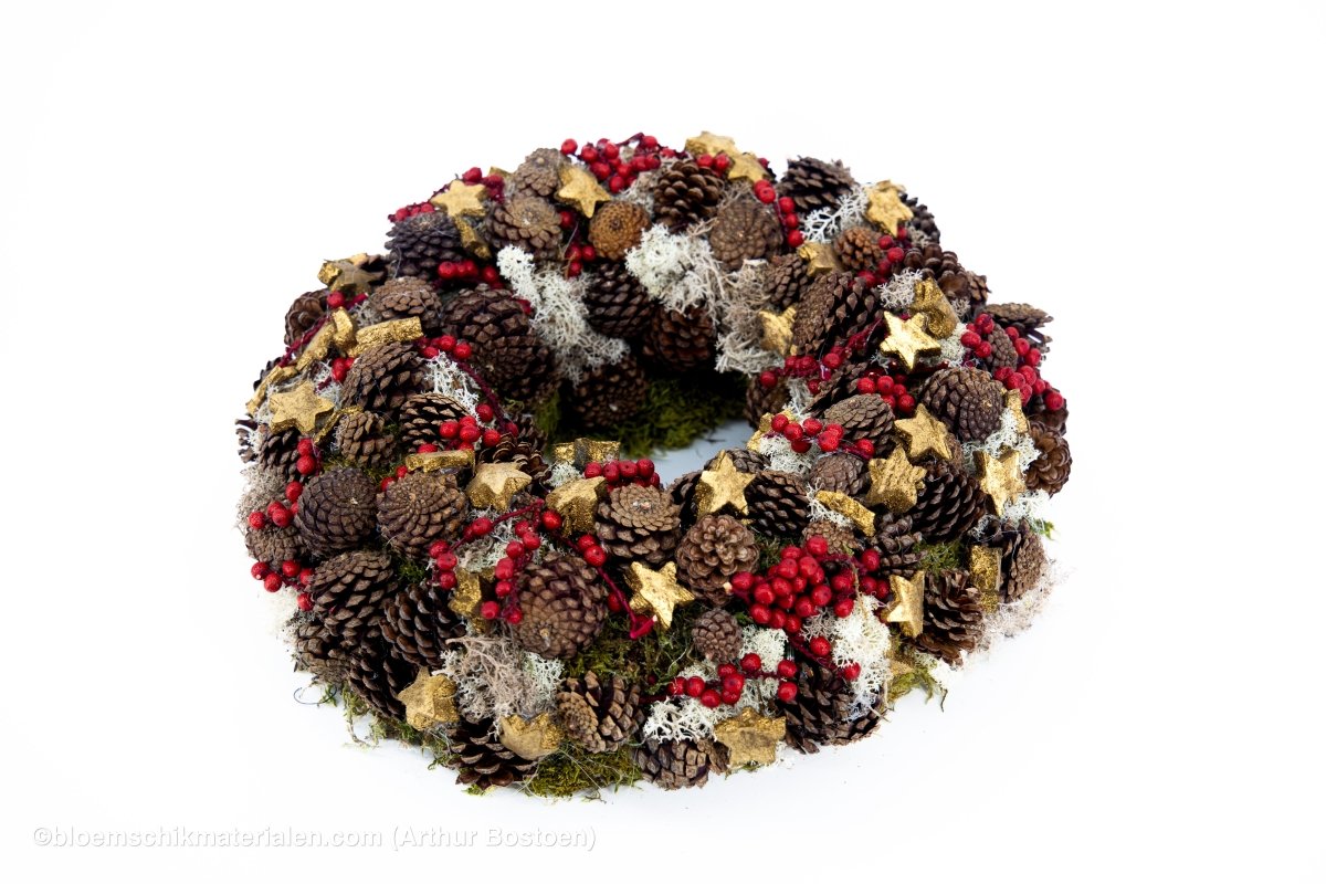 Rode dennenkrans met mos (Pakket) - bloemschikmaterialen.com