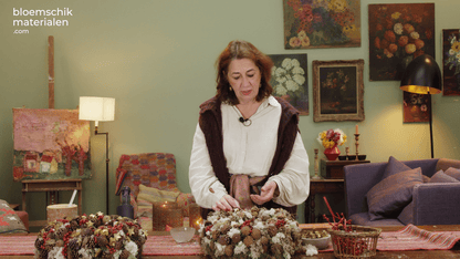 Rode dennenkrans met mos (Pakket) - bloemschikmaterialen.com