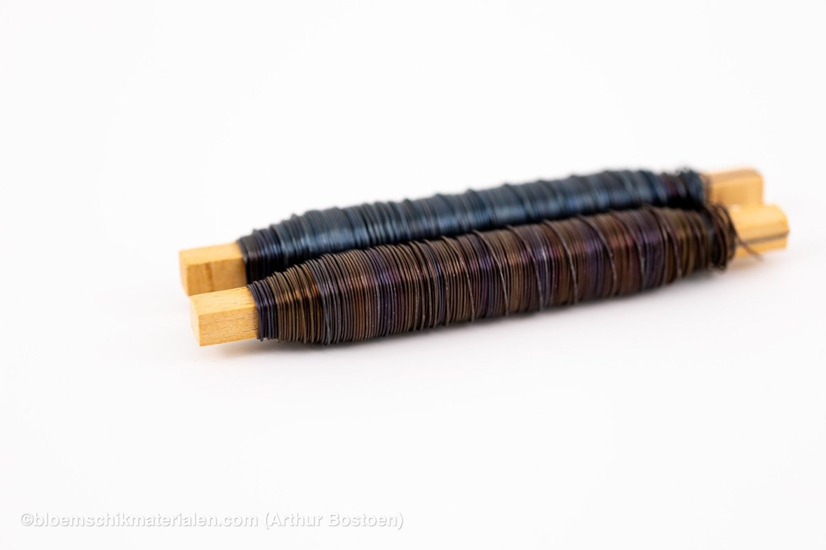 WIKKELDRAAD BLAUWGEGLOEID OP STOK (0.70mm dikte, 33M lang) 2 Stuks - bloemschikmaterialen.com
