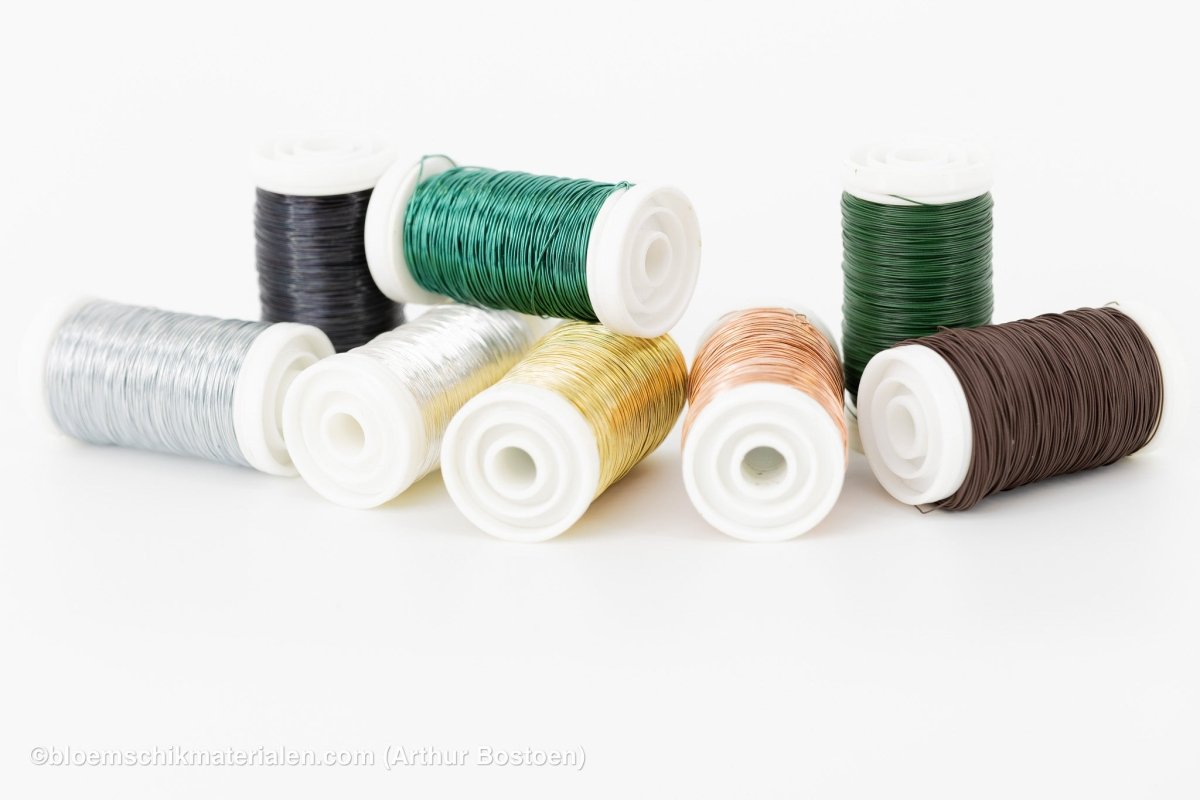 WIKKELDRAAD BRUINGELAKT OP SPOEL (0.35mm dikte, +/ - 160M lang) - bloemschikmaterialen.com