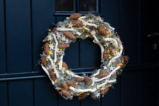 Winterse moskrans met lichtjes (40cm Ø) - bloemschikmaterialen.com