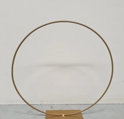 Frame ring  op voet 40 cm Goud